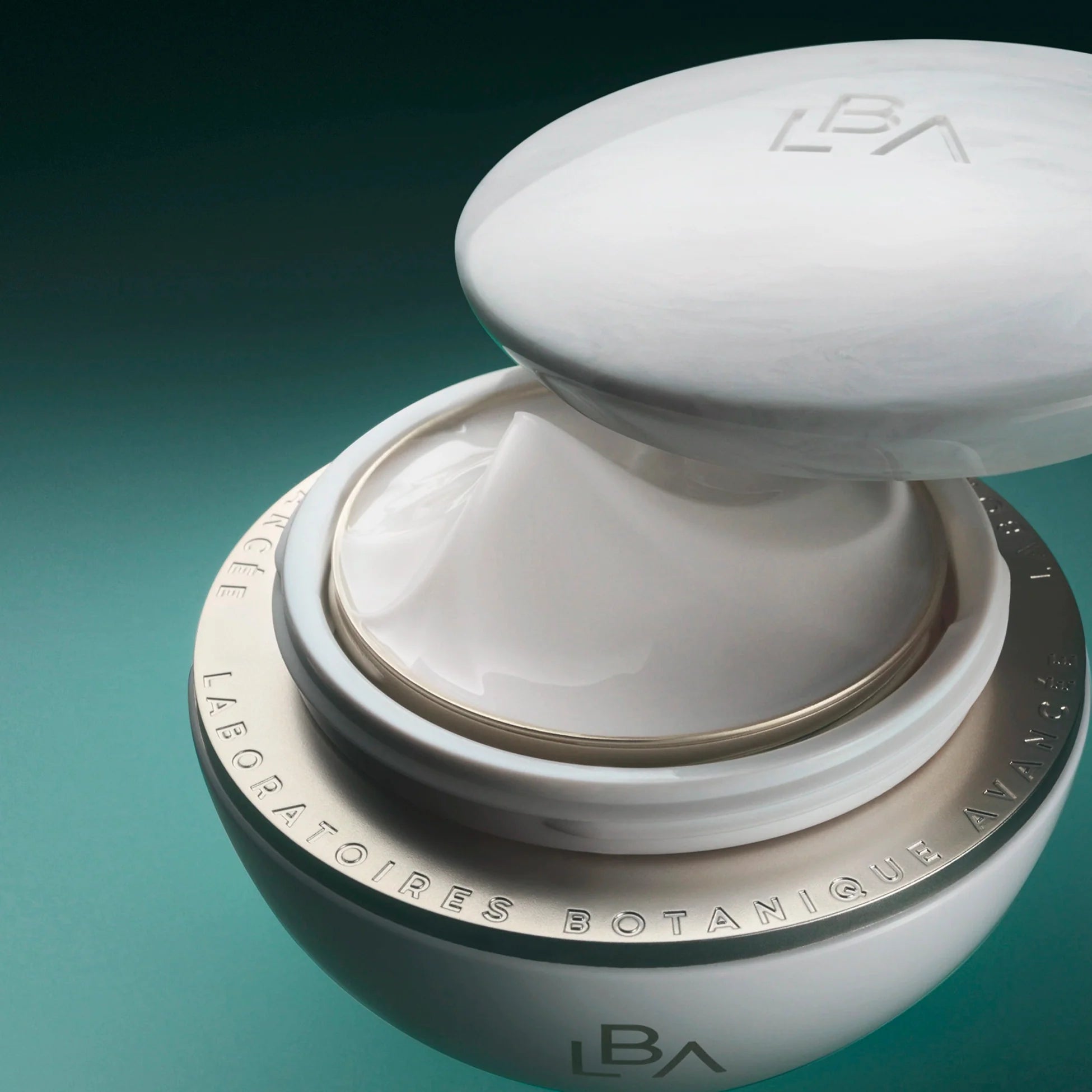 Skin hydration: understanding how to moisturize your skin for long-lasting results